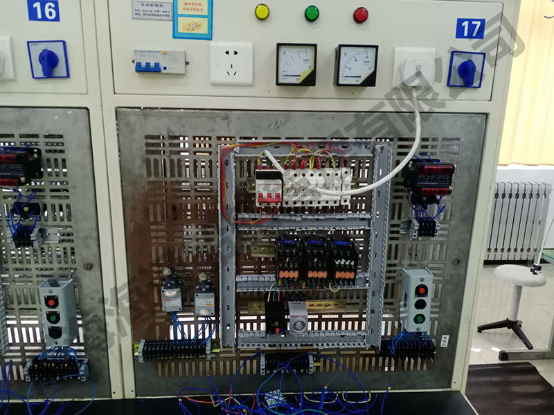 線路連接操作臺(tái)